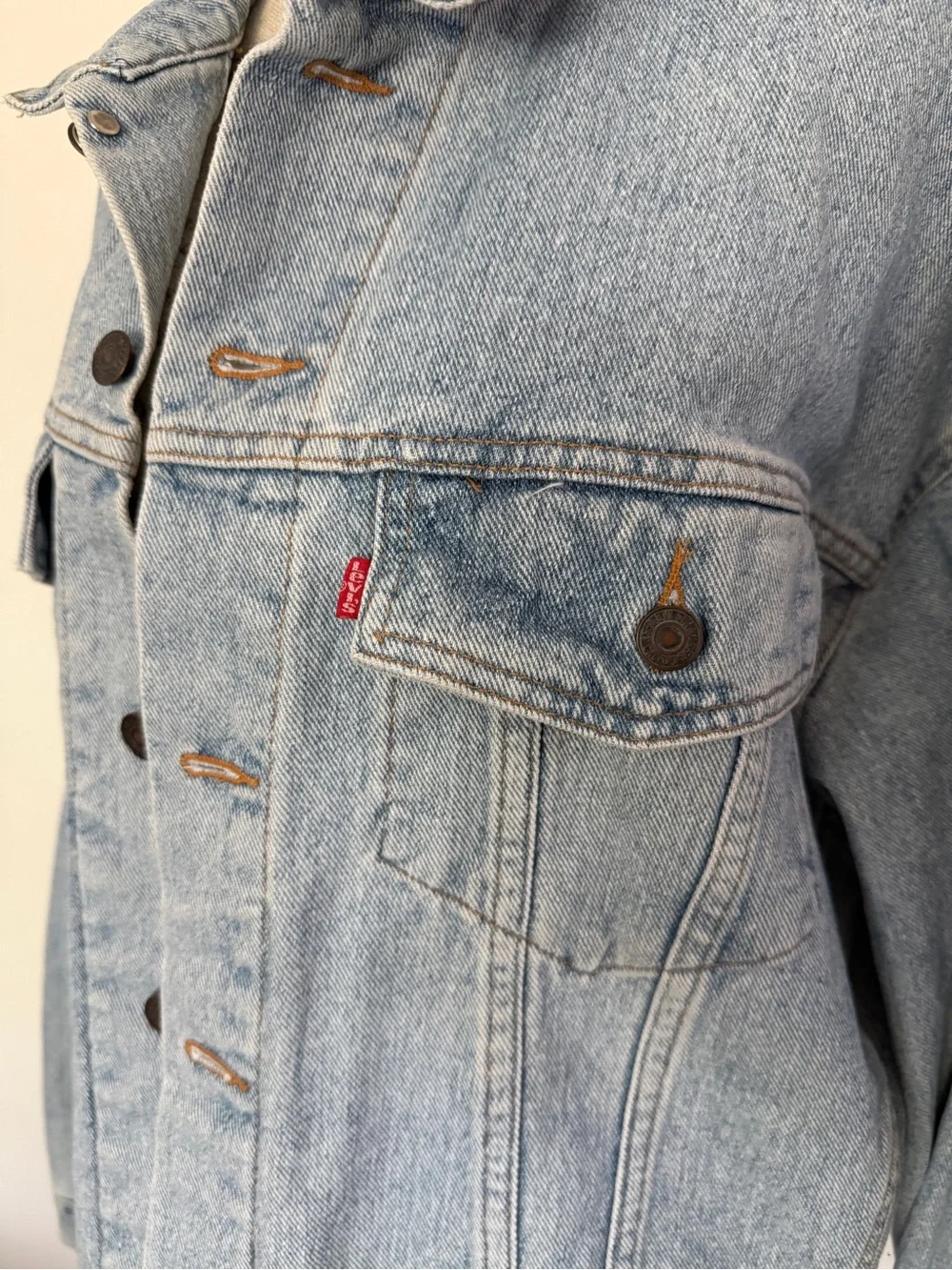 Vintage 1992 Levi’s Classic Light Wash Denim Jacket size Large
